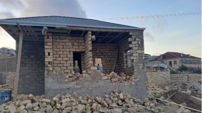 Sənədsiz tikililər söküldü  - VİDEO