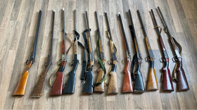 Polis 8 avtomat aşkar etdi 