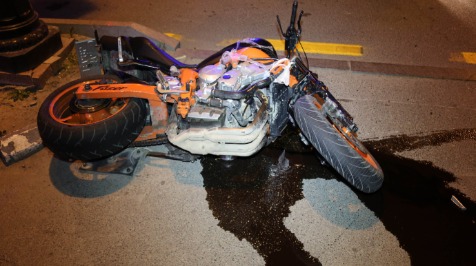 Saatlıda motosiklet maşınla toqquşub, sürücü ölüb 