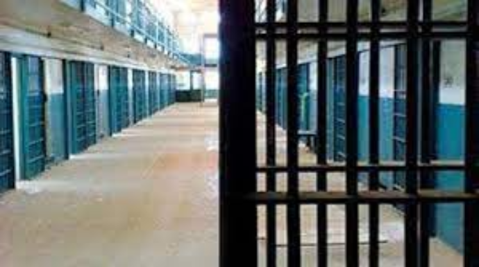 Rüşvətə görə tutulan gömrük əməkdaşı azadlığa buraxıldı