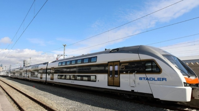 Qatarda ödəniş etmədən gedən sərnişinlər cərimə ediləcək