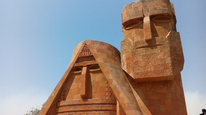 Azərbaycanlı memar Xankəndidəki “Nənə və baba” heykəlinin yerində görün nə təklif edib… - VİDEO