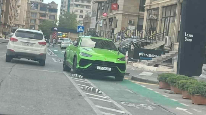 Bakıda yarım milyonluq maşınla qanunları tapdalayıb yolu kəsən sürücü - FOTO - 10-OO-333