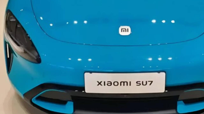 Çin maşını özbaşına hərəkət etməyə başladı - VİDEO