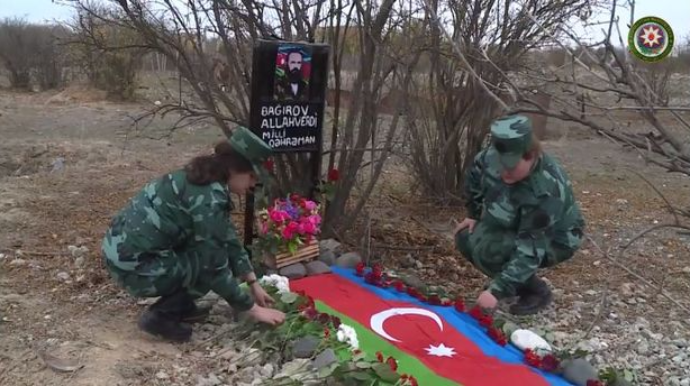 Əfsanəvi komandirin zabit qızları illər sonra atalarının Ağdamdakı  məzarını ziyarət etdilər  - VİDEO