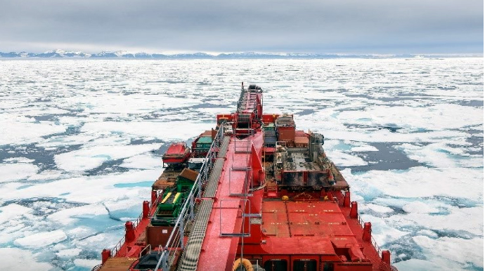 Çin Arktika vasitəsilə Avropaya ilk yük gəmisini göndərir 