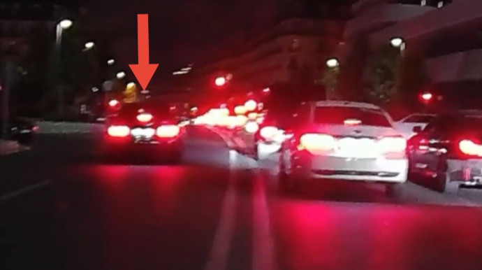 Qanunla hərəkət etməyə səbri çatmayan sürücü əks yola çıxdı - VİDEO