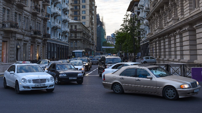 Azərbaycanda avtomobillər "qocalır" - Maşınlarımızın neçə yaşı var?
