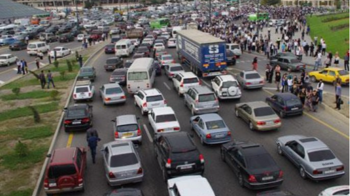 Bakıda nəqliyyatın hərəkəti iflic oldu  - FOTO