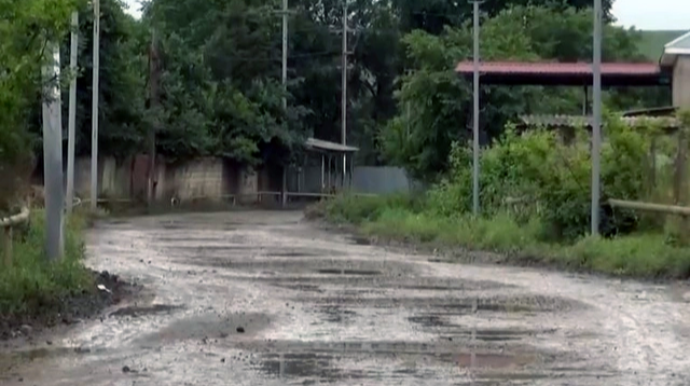 On min sakinin başına bəla açan yol nə vaxt bərpa ediləcək? - VİDEO 