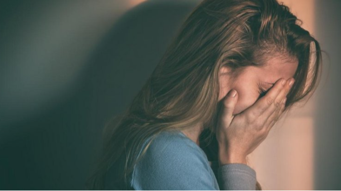 Bakıda 23 yaşlı qız nişanlısı tərəfindən DÖYÜLDÜ 