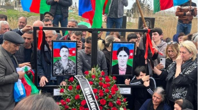 Xocalıda qalıqları tapılan ər-arvad torpağa tapşırıldı  - FOTO