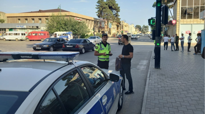 Biləsuvarda qaydaları pozan sürücü və piyadalar cərimələnib  - FOTO