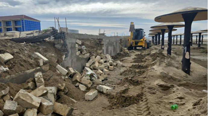 На сумгайытском побережье снесена незаконная постройка - ВИДЕО  - ФОТО