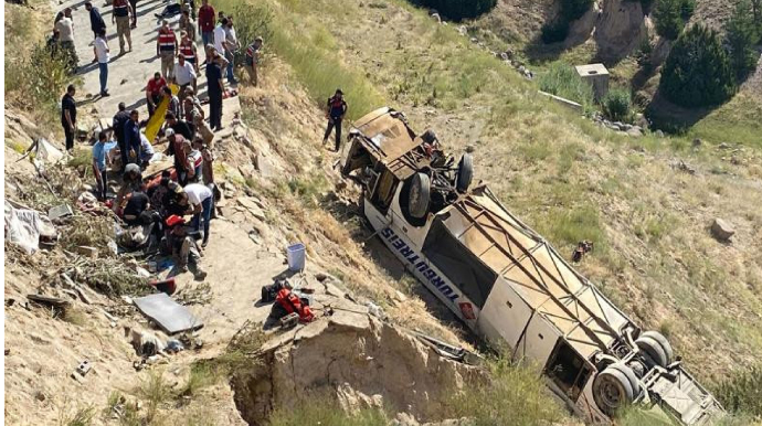 Sərnişin avtobusu 50 m hündürlükdən aşdı, 7 ölü, 22 yaralı var   - FOTO - VİDEO - YENİLƏNİB