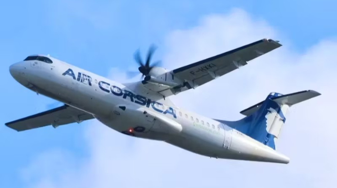 Dispetçer yatdı, təyyarə havada 20 dəqiqə dövrə vurdu 