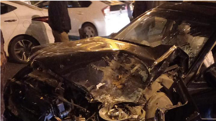 Bakıda minik maşını ağaca çırpılıb, xəsarət alanlar var - FOTO - VİDEO 