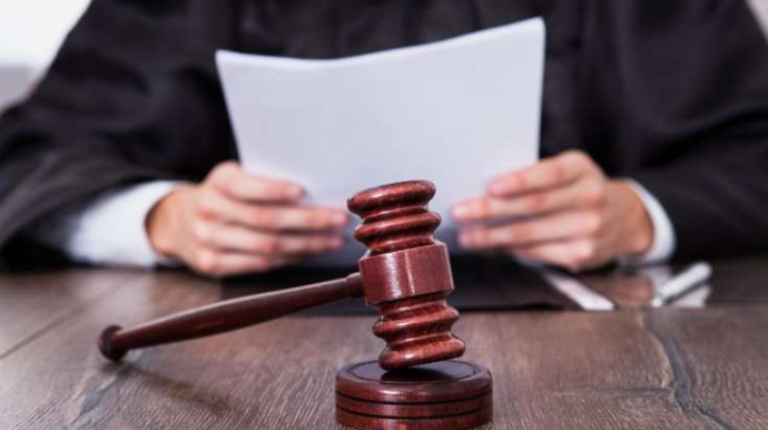 Doqquz il əvvəl adam öldürməkdə təqsirləndirilən şəxsə hökm oxundu 