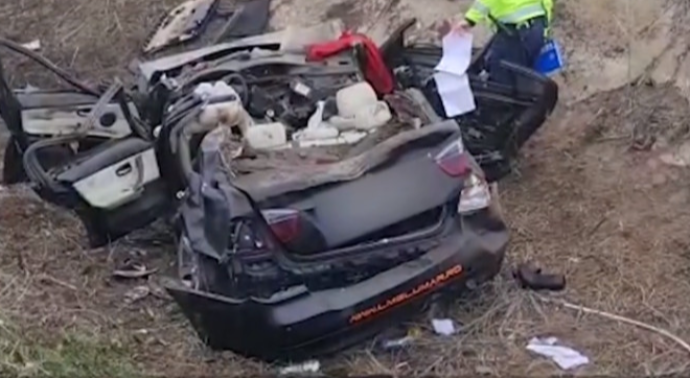 “BMW” kanala aşdı – 3 ölü   - FOTO