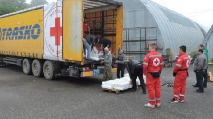 Rusiya QXC-nin Qarabağa göndərdiyi humanitar yardımın paylanılmasının görüntüləri yayıldı  - FOTO