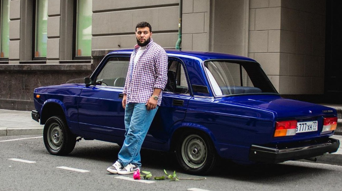 Azərbaycanlı müğənni Dubayda "Jiquli" ALDI - FOTO