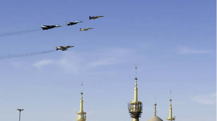 Məşhəddə qırıcılar havaya qaldırıldı 