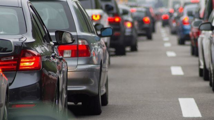 Yerüstü Nəqliyyat Agentliyi tıxaclarla bağlı vətəndaşlara çağırış etdi 