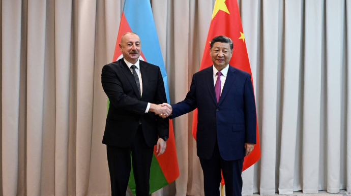 İlham Əliyev Si Cinpini Azərbaycana dəvət etdi 