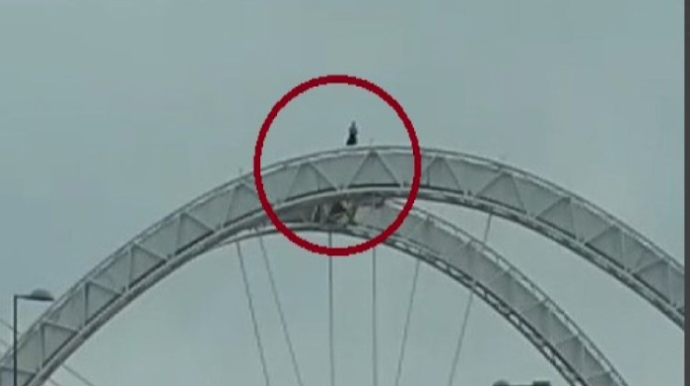 "Koroğlu" körpüsündə İNTİHARA CƏHD - YENİLƏNİB 