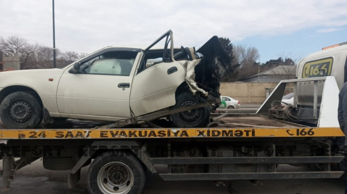 Bakıda iki avtomobil toqquşub, biri yanıb   - FOTO - VİDEO - YENİLƏNİB
