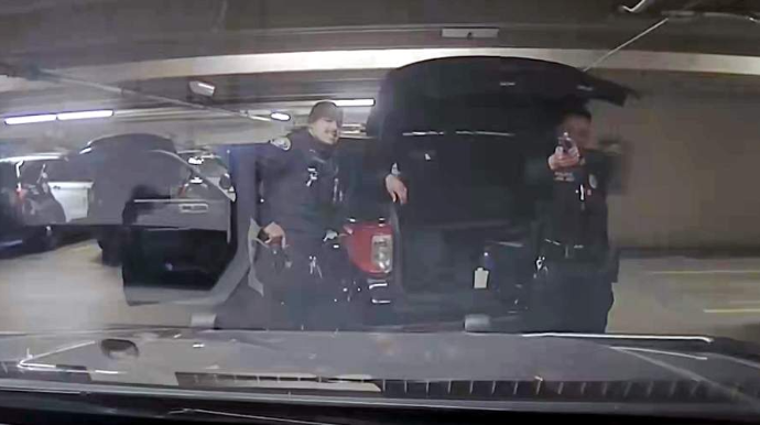 Polis rəisinin zarafatı həmkarına baha başa gəldi - VİDEO 