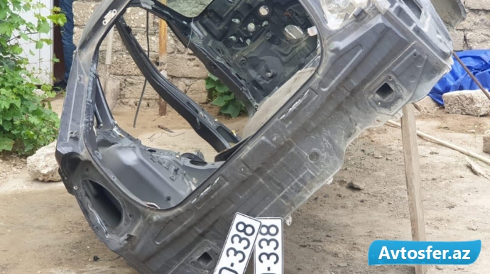 Suraxanıda maşın oğruları "Prius"u söküb satdı, polis hamısını yaxaladı - VİDEO 