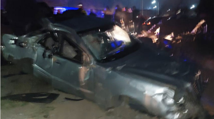 Gəncədə avtomobil hasara və traktora çırpılıb - sürücü ağır xəsarət alıb - FOTO 