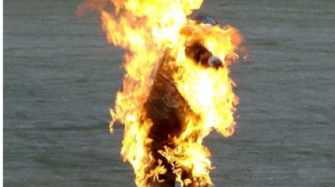 Sumqayıtda OLAY:  Anası ilə mübahisə edib özünü yandırdı