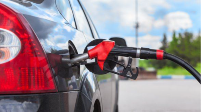 В Белом доме не ожидают, что в США откажутся от продажи новых машин на бензине
