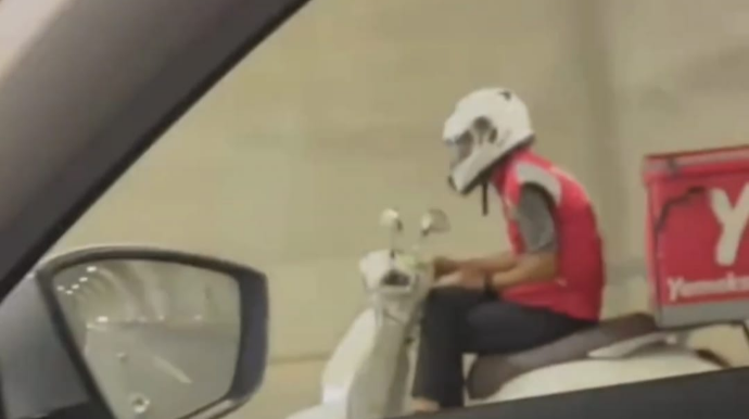 Sürücünün motosikleti idarə etmə forması tənqid edildi – VİDEO 