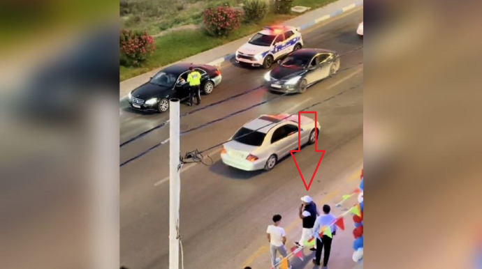 Əməkdar artist sürücünü saxlayan yol polislərinə görün nə etdi  - VİDEO
