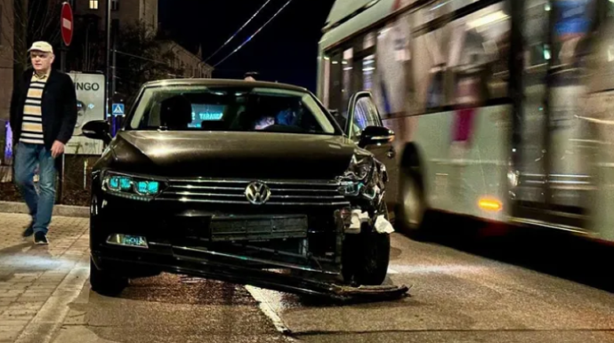 Litvada Azərbaycan səfirliyinin avtomobili qəzaya düşdü - FOTO  - YENİLƏNİB