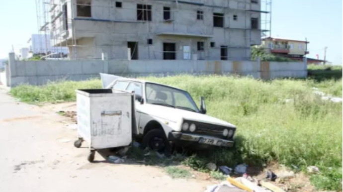 Avtomobil zibil qabına "atıldı" - VİDEO