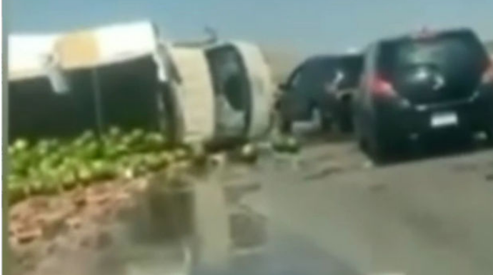 Bakı-Qazax  yolunda qarpızla dolu yük maşını aşdı  - VİDEO