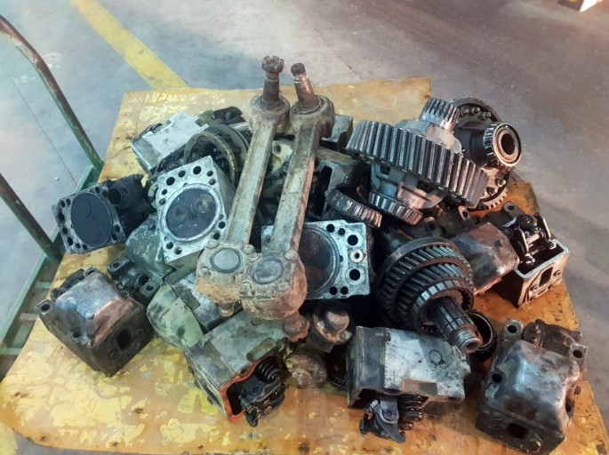 Yük maşınlarından qanunsuz ehtiyat hissələri və siqaret aşkarlanıb - FOTO