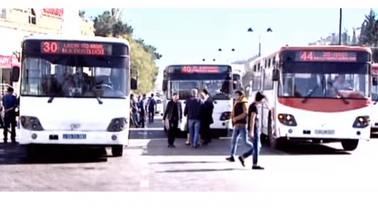 Bu avtobuslar metrostansiyaların qarşısında tıxac yaradır - VİDEO