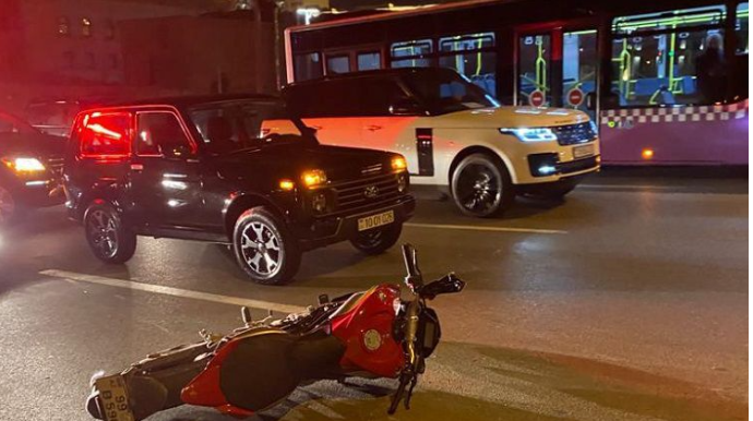 Sərxoş halda yola çıxan  kişini motosiklet vurdu