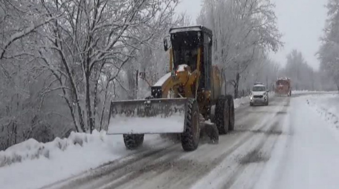 Движение автомобилей на Агсуинском перевале приостановлено
