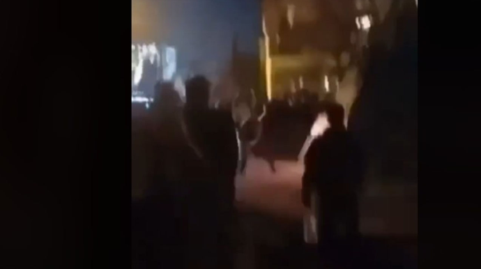 Bayram tonqalına atılan benzin partlayışa səbəb oldu - 10 yaralı var - VİDEO 