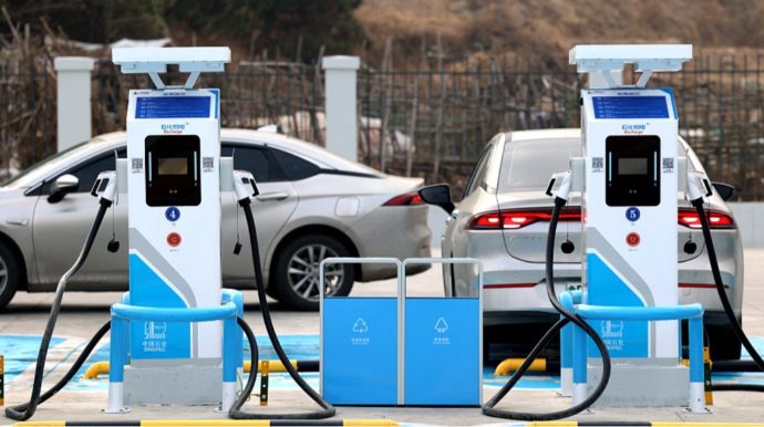 Bu ölkənin kəndlərində də doldurma stansiyaları mövcuddur 