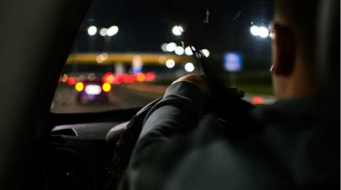 Проблема отмены заказов такси при оплате по карте: конфликт между пассажирами и водителями - ВИДЕО