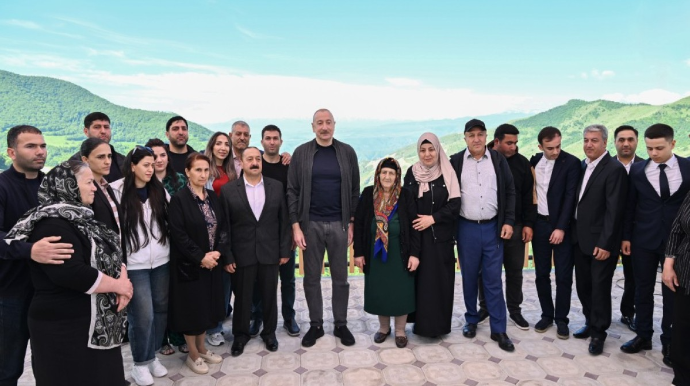 Prezident Şuşanın Böyük Qaladərəsi kəndində görülən işlərlə tanış olub - FOTOLAR