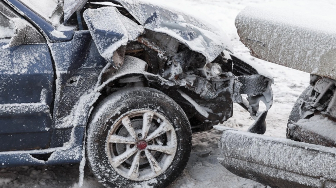 На заснеженных дорогах Баку произошло 45 ДТП 