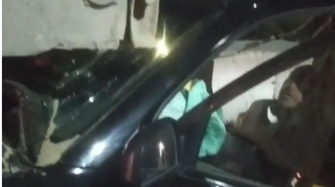 “Shacman”la “Tucson”  toqquşdu: sürücü çarəsiz qaldı  - VİDEO - FOTO